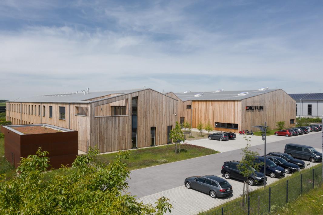Dictum, Leistung: Holzfassade
