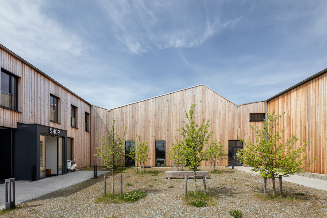 Dictum, Leistung: Holzfassade