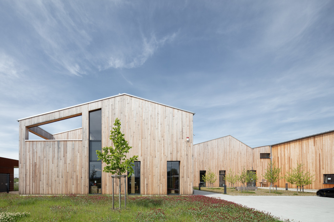 Dictum, Leistung: Holzfassade