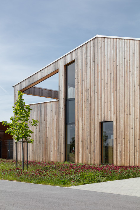Dictum, Leistung: Holzfassade