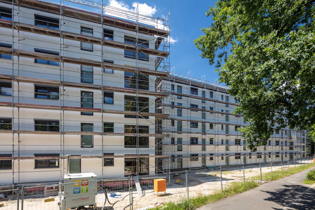 Riegelbauten Erlangen, Leistung: Geschlossene Gebäudehülle