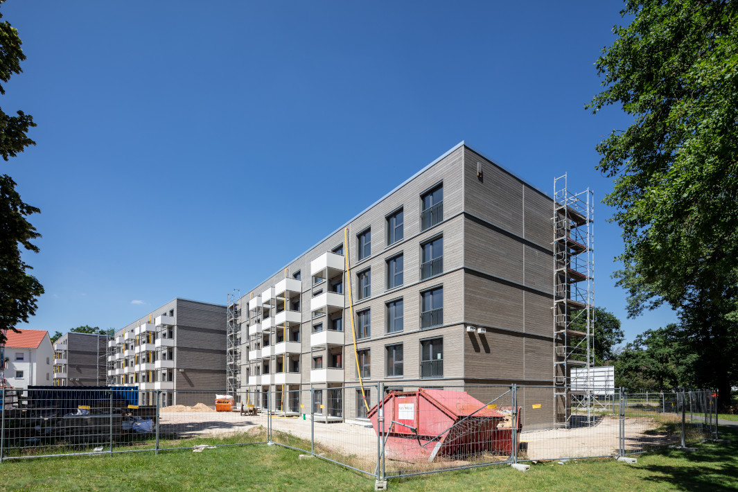 Riegelbauten Erlangen, Leistung: Geschlossene Gebäudehülle
