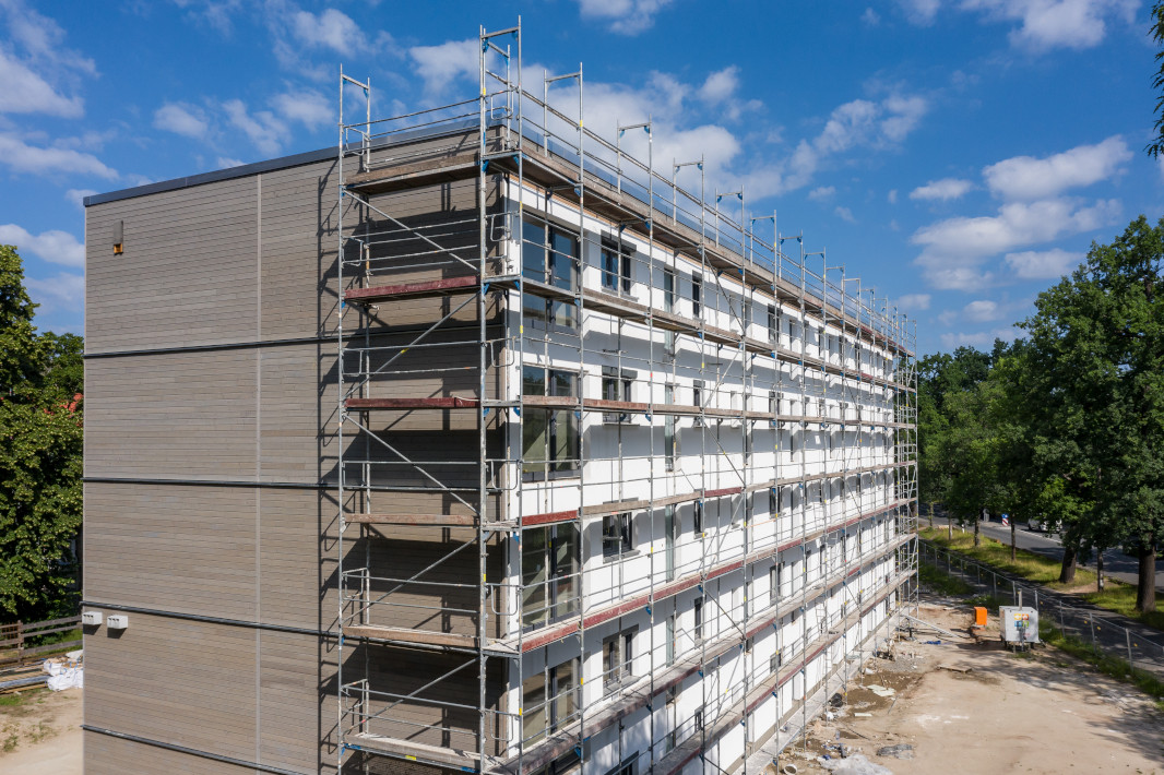 Riegelbauten Erlangen, Leistung: Geschlossene Gebäudehülle