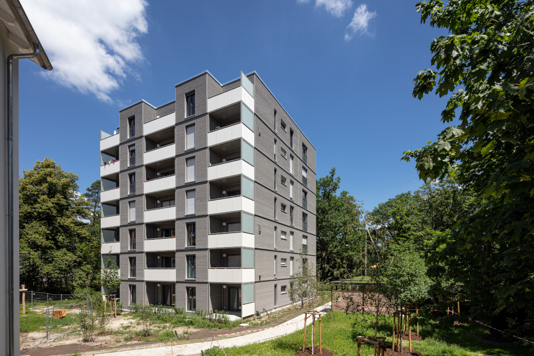 7-Geschosser Erlangen, Leistung: Geschlossene Gebäudehülle