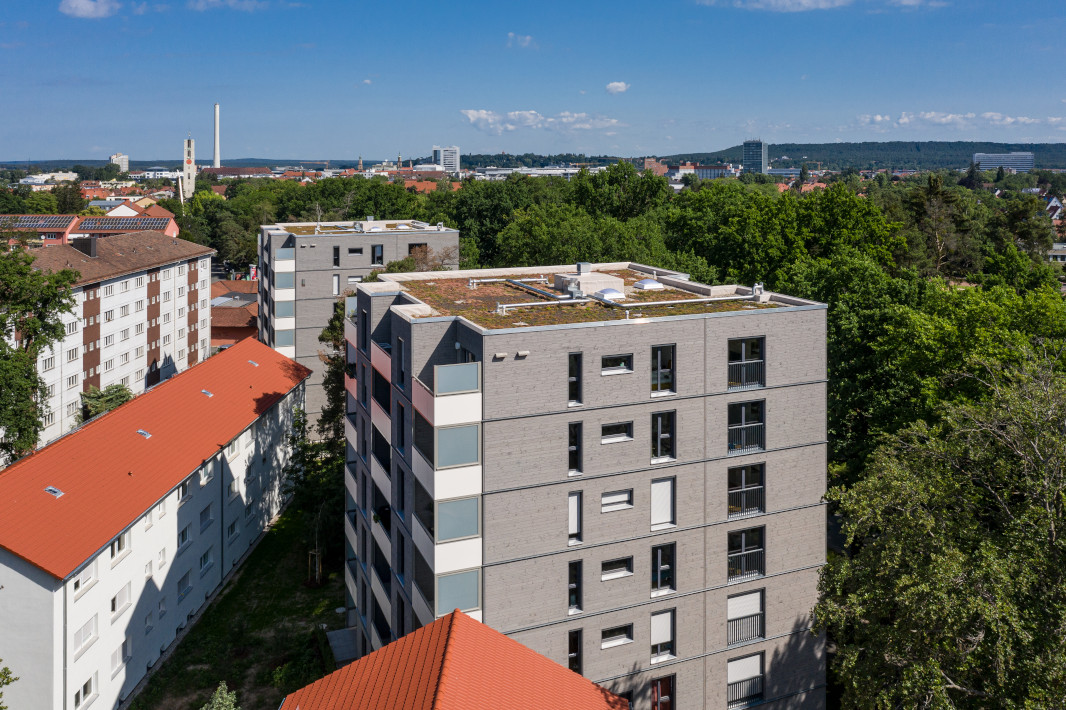 7-Geschosser Erlangen, Leistung: Geschlossene Gebäudehülle
